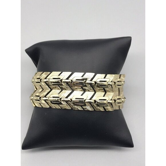Vintage Lisner Wide Chevron Link Bracelet Beautiful Brushed & Smooth Gold Tone - Picture 1 of 9